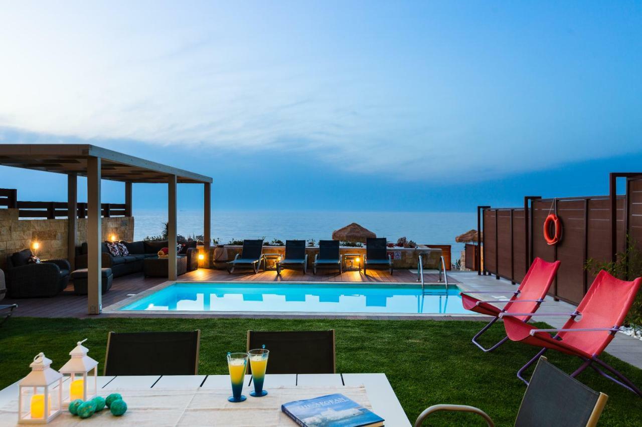 Espera Luxury Beach Front Residence With Pool & Bbq, By Thinkvilla העיירה רתימנו מראה חיצוני תמונה